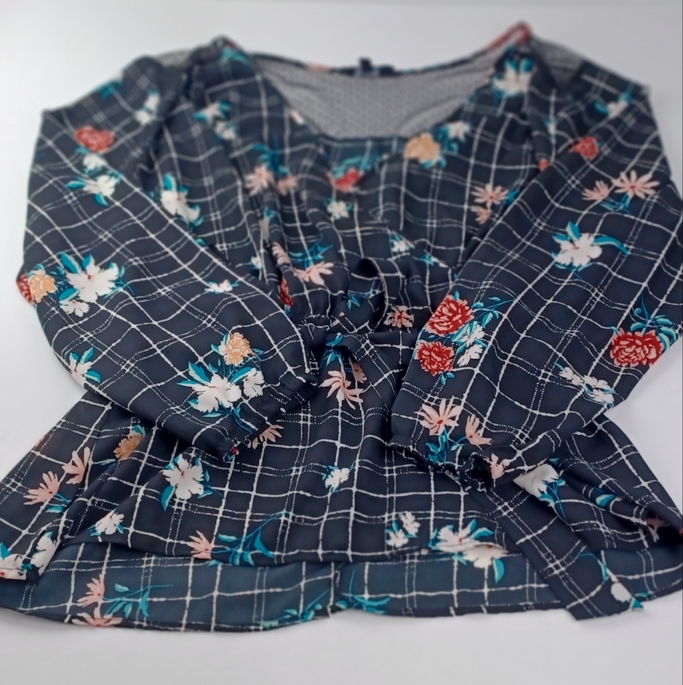 Louise Paris Women's 3X Black Floral Belted w/Sheer Panel Blouse Great Condition